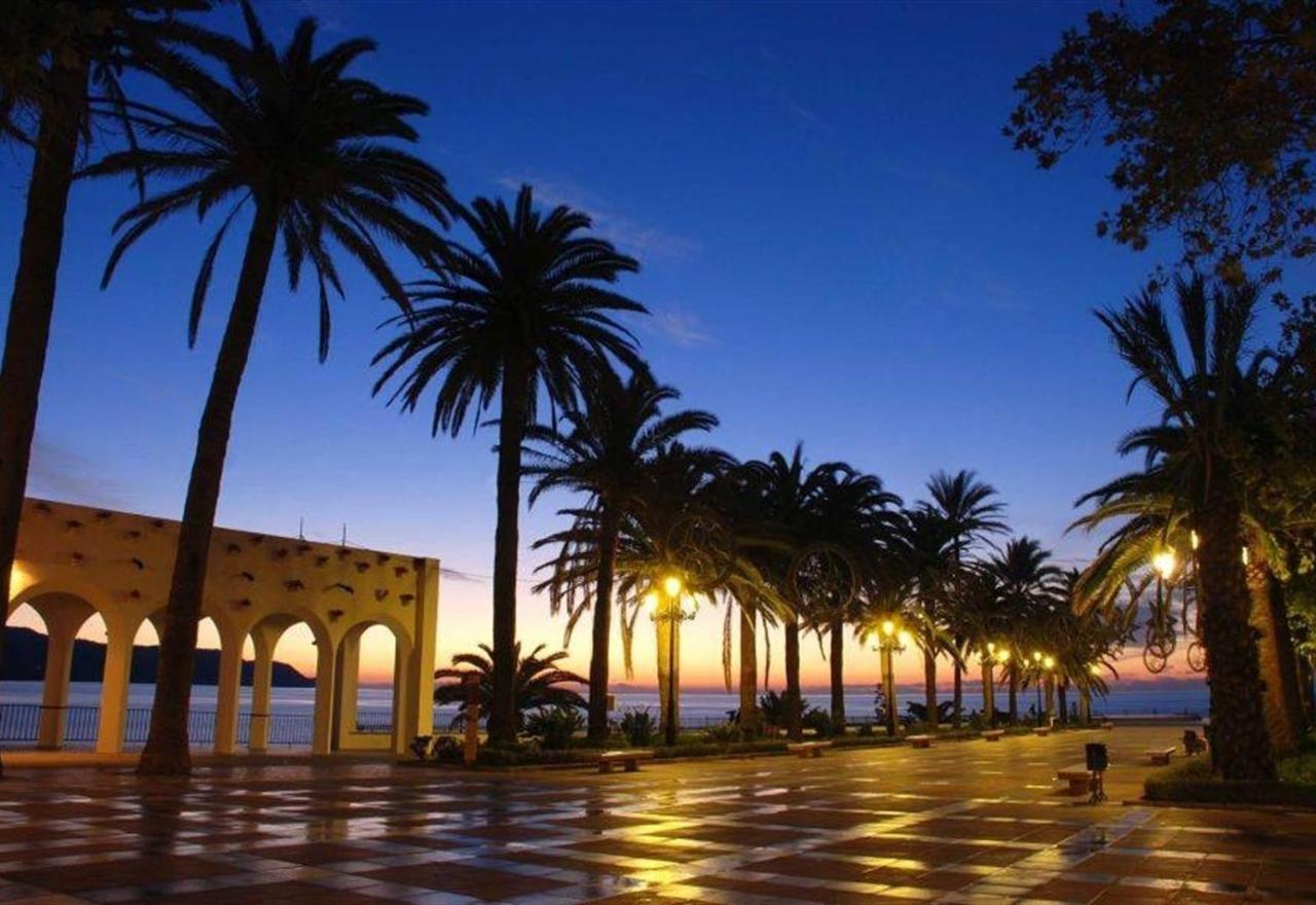 Valparaiso - Burriana Beach Nerja Kültér fotó